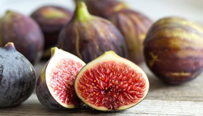 Can Dogs Eat Figs? (2021 Guide)