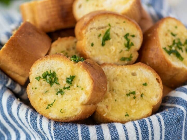 Easy Homemade Garlic Bread Recipe - Shugary Sweets